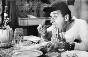 Alberto Sordi con il maccarone m'hai povocato? e io te distruggo